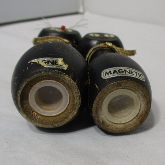 Vintage MCM Black Cat Kittens Magnetic Wood Wooden Salt & Pepper Shakers - Picture 6 of 9